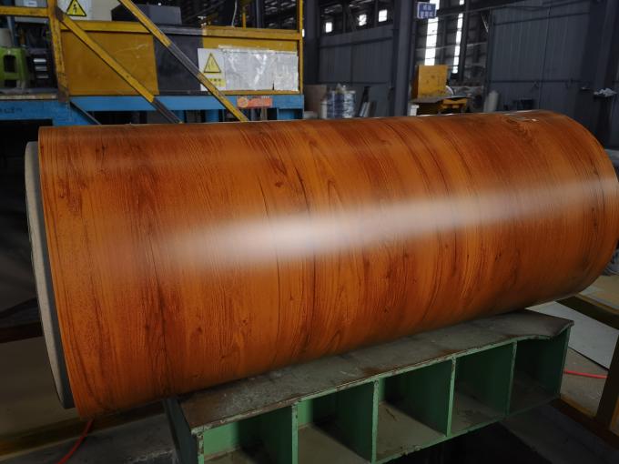 ultime notizie sull'azienda Applicazioni e tendenze di sviluppo futuro delle bobine di alluminio rivestite colorate nella produzione di porte di casa 0