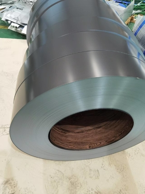 Legatura di alluminio 3105 spessore 0,55 mm colore opaco PVDF bobina di alluminio pre-dipinta per le pareti a tenda pannello di facciata