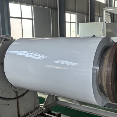 Bobina di alluminio preverniciato in poliestere spessa 2,4 mm e larga 1250 mm utilizzata nella fabbricazione di capsule da campeggio