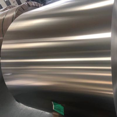 Bobina di alluminio in lega di alluminio 8011 (0,4–0,6 mm, larghezza personalizzabile, superficie anticorrosione in PE) per rivestimento impermeabile del tetto