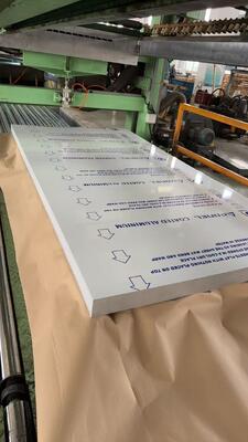 Bobina di alluminio preverniciata di colore grigio opaco Ral 7046 di spessore 0,080" di spessore 36 pollici di larghezza in lega 3105 Kynar PVDF per la produzione di lastre di copertura in alluminio